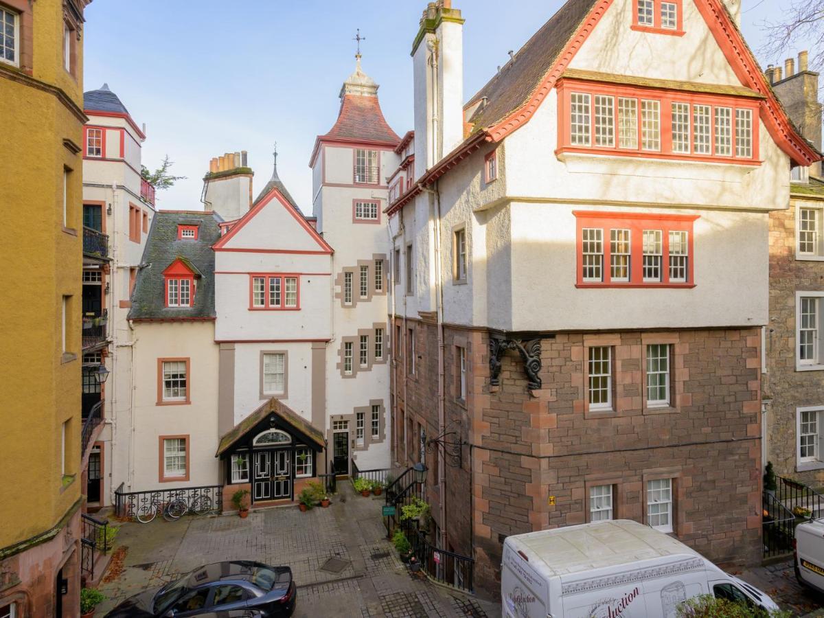 Pass The Keys Historic Ramsay Garden Apt With Balcony Views Edimburgo Exterior foto