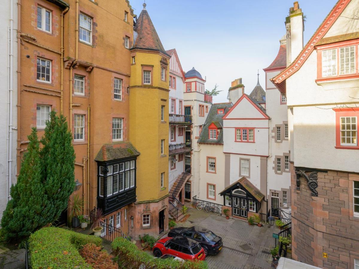 Pass The Keys Historic Ramsay Garden Apt With Balcony Views Edimburgo Exterior foto