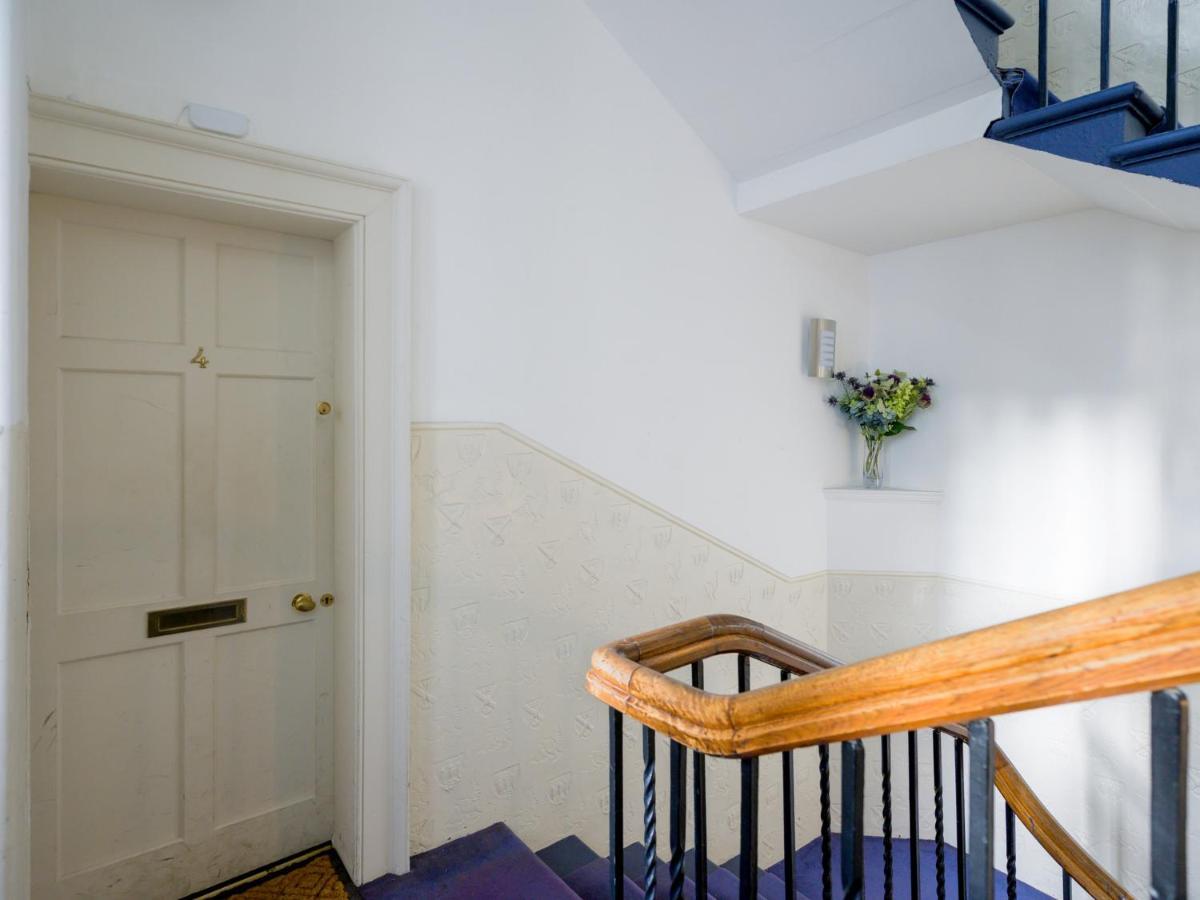 Pass The Keys Historic Ramsay Garden Apt With Balcony Views Edimburgo Exterior foto